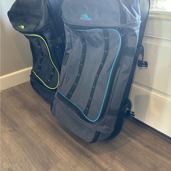 4 total matching 2 yellow and 2 blue rolling High Sierra duffle luggage - Picture 2 of 3
